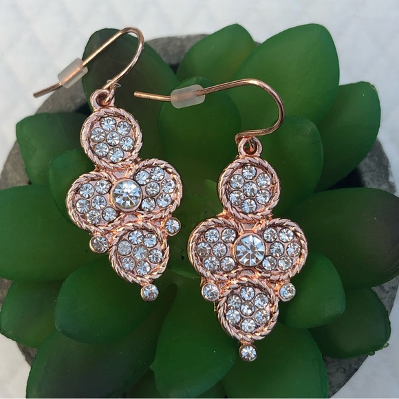 Beautiful vintage vibe flowery earrings ✨ - Picture 2 of 9